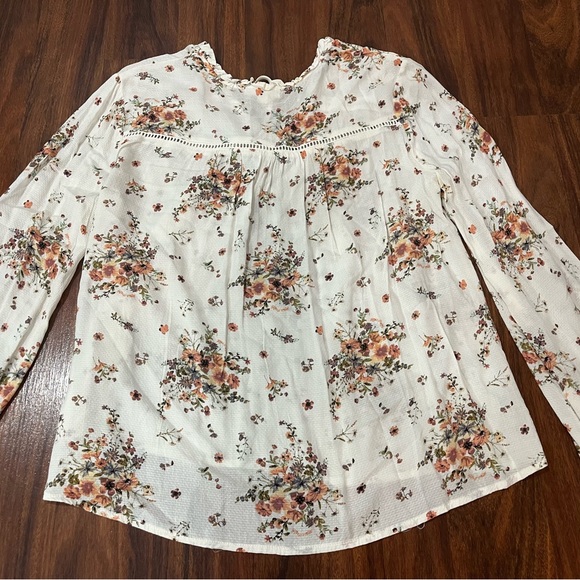 🪷Altar’d State Floral Long Sleeve Top - Picture 6 of 7